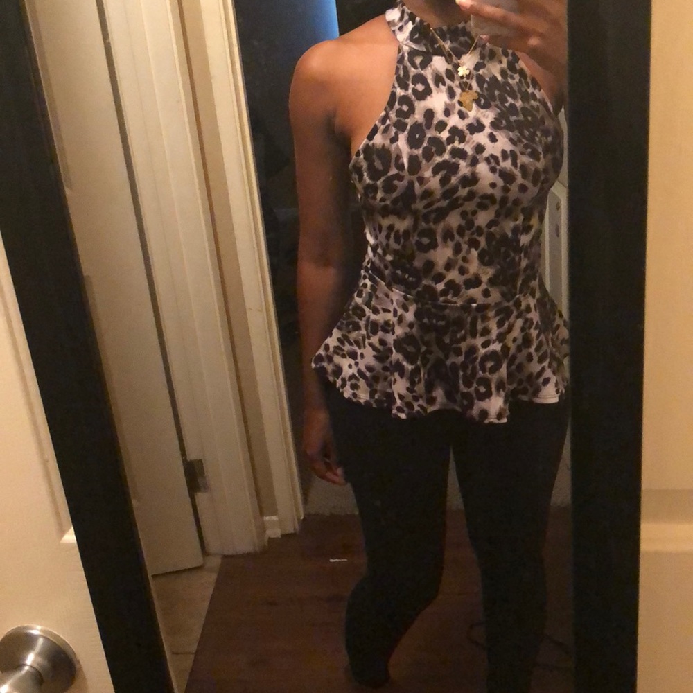 High neckline cheetah print top - Picture 4 of 5